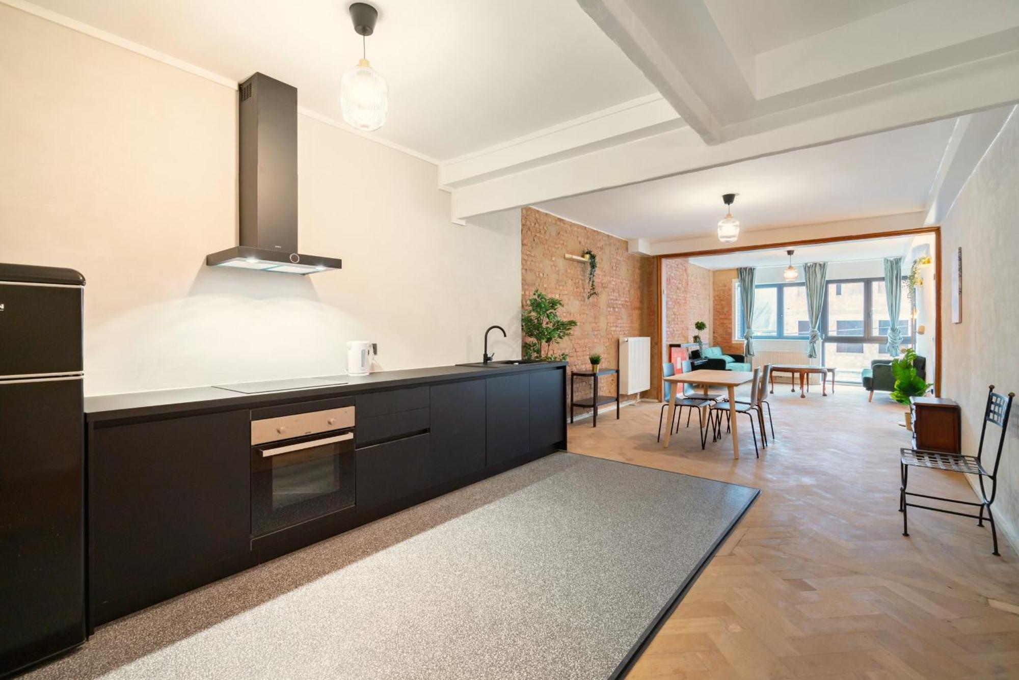 Very Large Station Appartement
