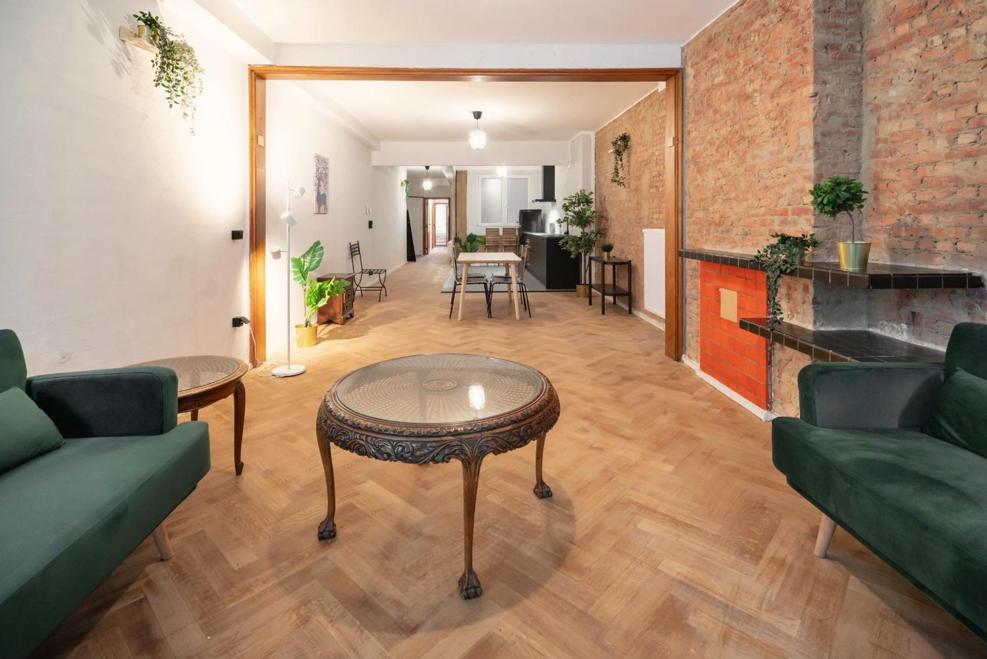 Apartment Very Large Station